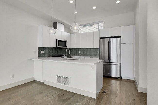 Building Photo - $3,100.00 - 2 Bedrooms, 2.2 Bathrooms, Townhouse in Denver with Roof Deck!