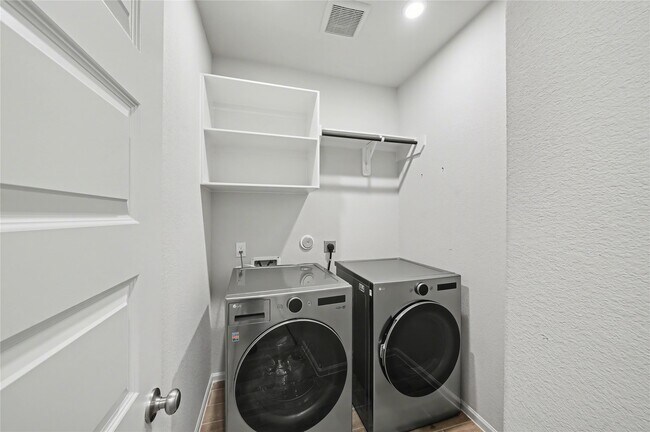 Building Photo - 31527 Splitting Willow Ln