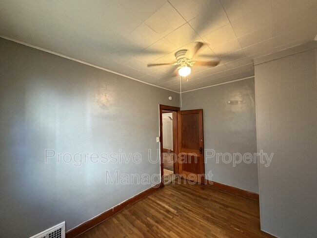 Building Photo - 7204 Lawn Ave