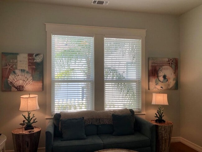 Building Photo - 104 Sailhouse