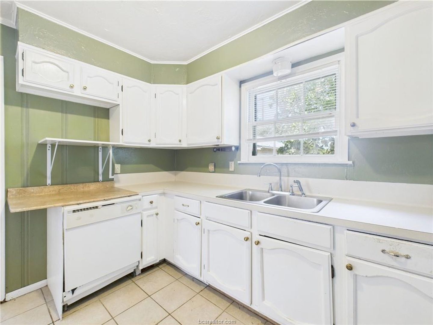 Building Photo - LATE JULY MOVE IN!  Adorable 3 Bedroom 2 Bathroom House