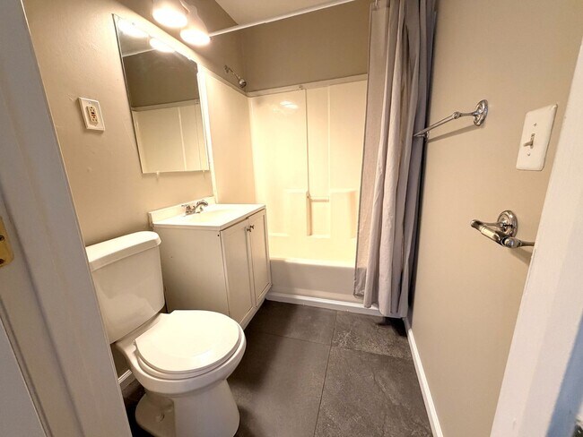 Building Photo - 3018 Harlin Dr