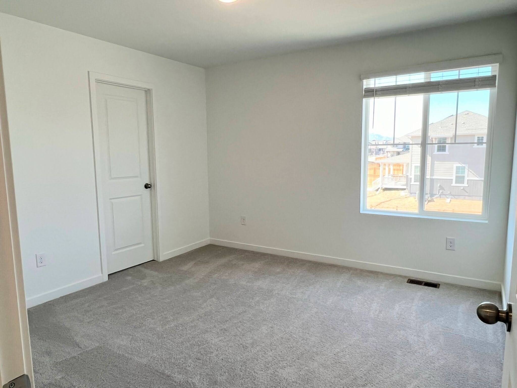 Building Photo - 690 Rob Roy Ct