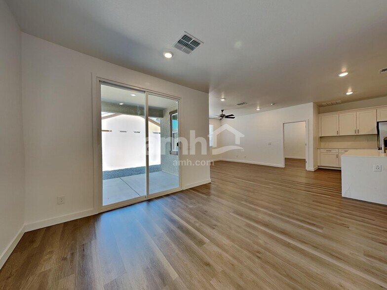 Building Photo - 20177 W Thomas Rd