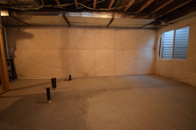 Building Photo - Gorgeous 3 Bedroom Townhome in Sandy!