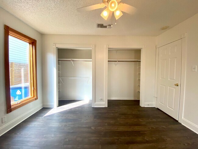 Building Photo - South Congress- 3/2 House- $3400