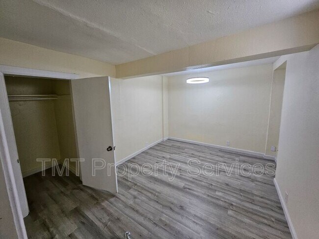 Building Photo - 1647 E 6th St