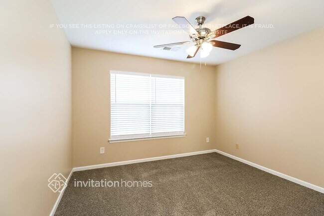 Building Photo - 2005 City Lights Dr