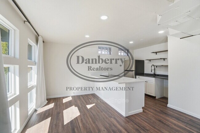 Building Photo - 1133 N Byrne Rd