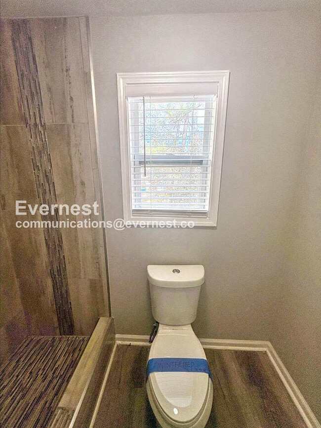 Building Photo - 463 Valley Hill Rd SE