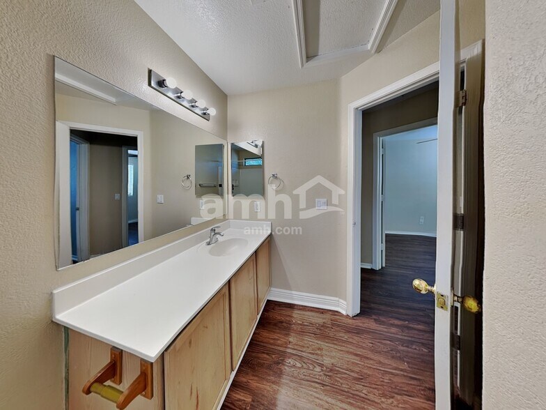 Building Photo - 7926 N 54th Dr