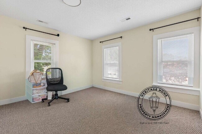 Building Photo - "Charming 3-Bedroom Home with Spacious Interiors in Norfolk's Heart!"
