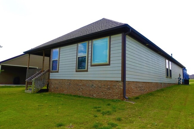 Building Photo - 153 Bur Oak Dr