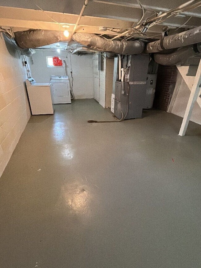 Building Photo - 2017 Elmwood Ave