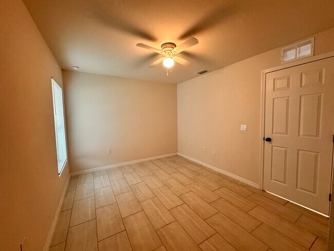 Building Photo - 3025 Chiquita Blvd S