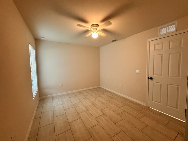 Building Photo - 551 SE 5th Ave