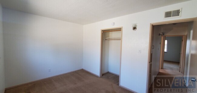 Building Photo - A Comfortable Home awaits the right Tenant!