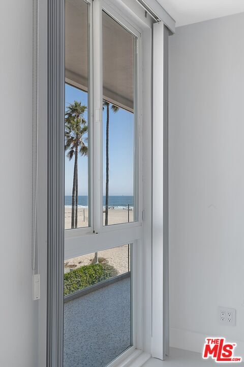 Building Photo - 2419 Ocean Front Walk