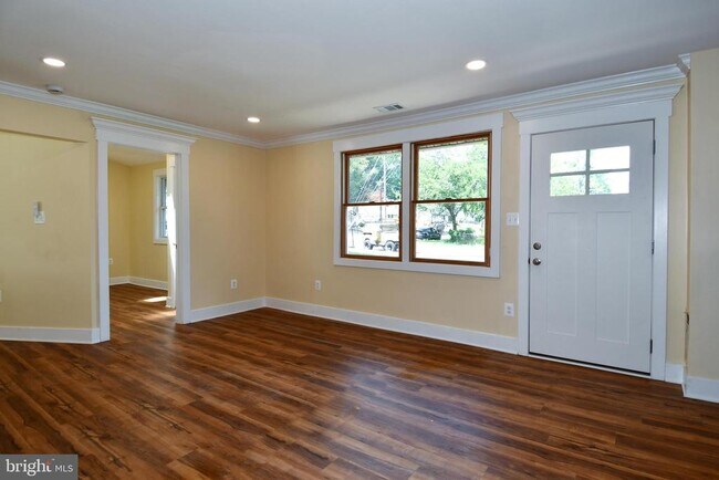 Building Photo - 5523 Halwis St