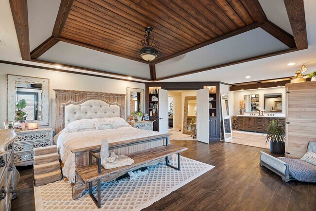 Building Photo - Fully-Furnished Luxurious Home in Nevillewood