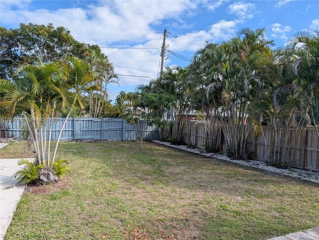 Building Photo - 311 SW 2nd Ave