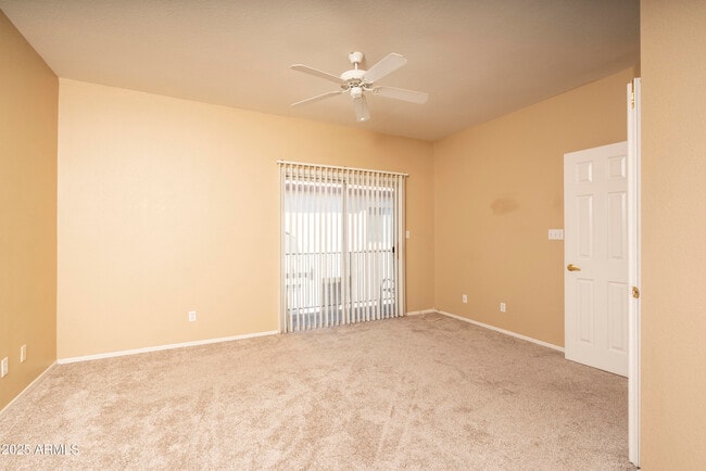 Building Photo - 4927 E Hazel Dr