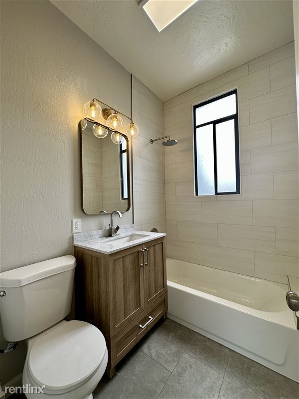 Building Photo - TOP FLOOR FLAT|SPACIOUS AND SUNNY|CALTRAIN...