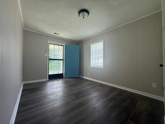 Building Photo - 2076 Goff Ave