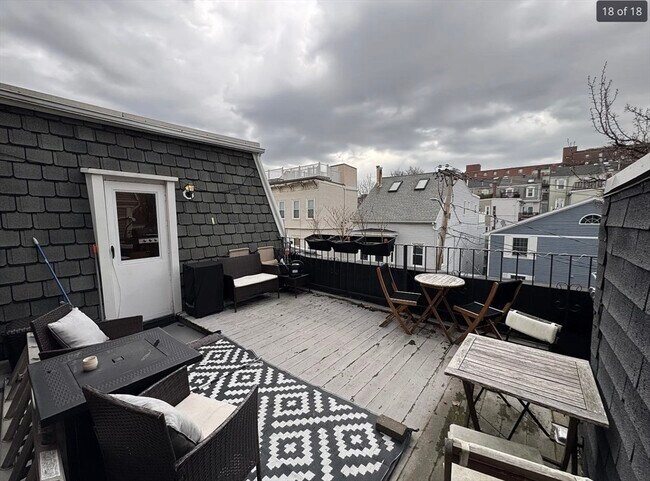 Building Photo - 176 Dorchester St