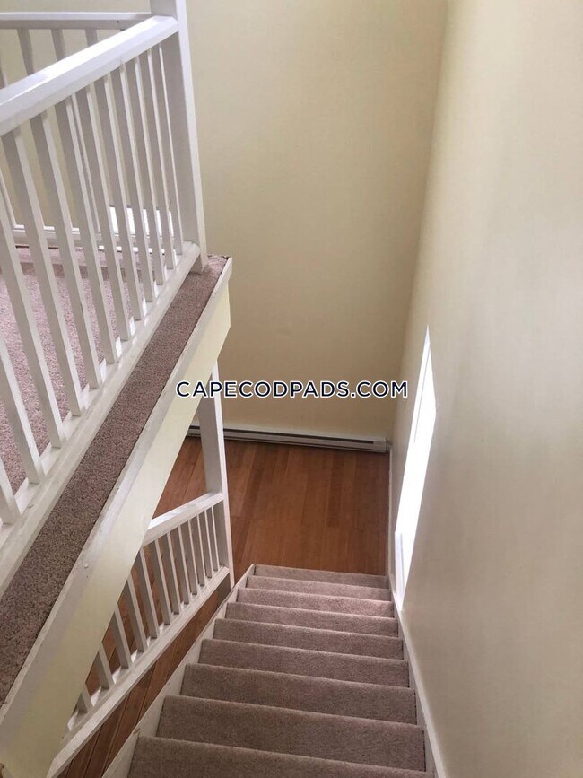 Building Photo - 357 Main St