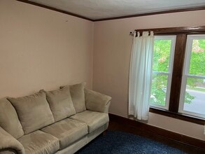 Building Photo - 417 Elm St