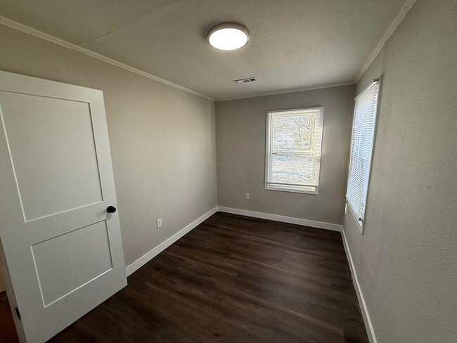 Building Photo - 210 Highview Ave