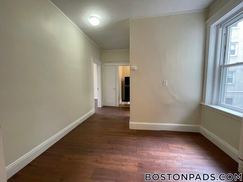 Building Photo - 1191 Boylston St