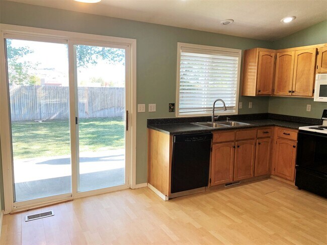 Building Photo - Charming 3 bed 2 bath home in a quiet Boise Neighborhood just off Glenwood and Hill Rd.