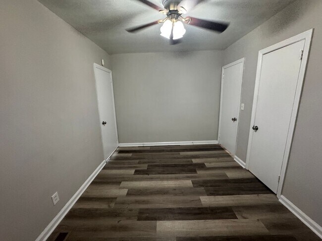 Building Photo - Move in Special!!!! 3/1 Home with bonus room!