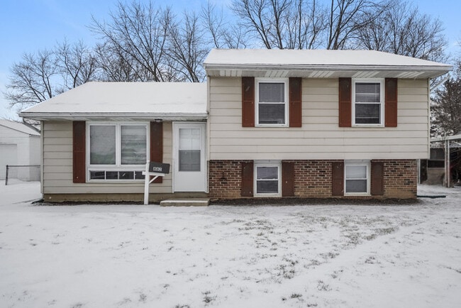 Primary Photo - 882 Belford Ave