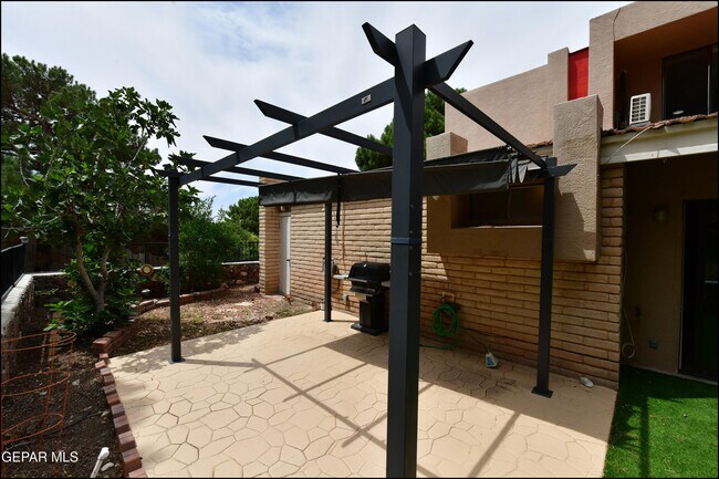 Building Photo - 5900 Mira Hermosa Dr