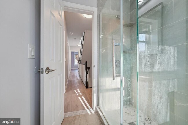 Building Photo - 92 Leigh Ave