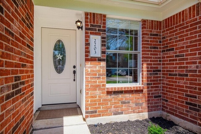 Building Photo - 2203 Lexfield Ln