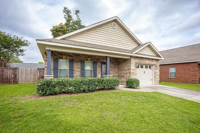 Building Photo - Charming Home Move-in Ready!