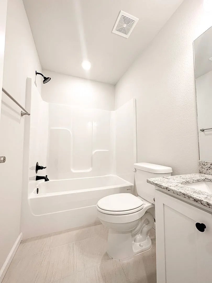 Building Photo - 430 Willow Dr