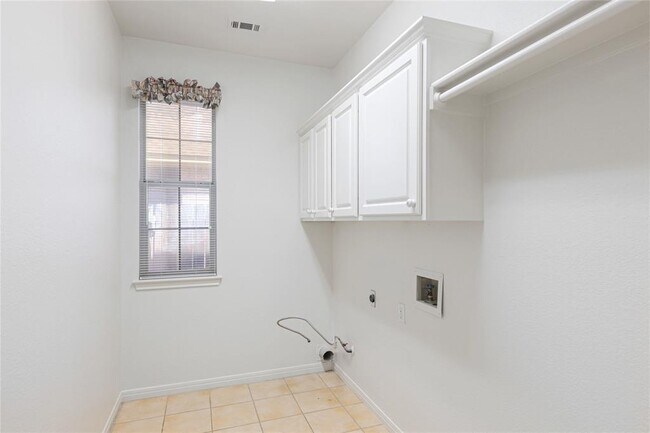 Building Photo - 6008 Sierra Leon