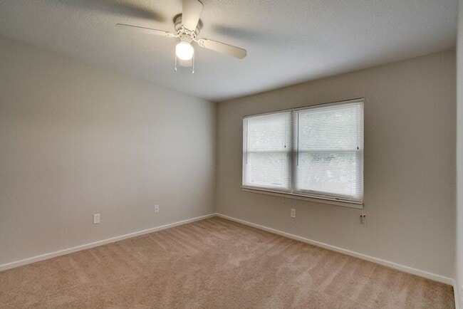 Building Photo - No Application Fees* $500 off 1st month re...
