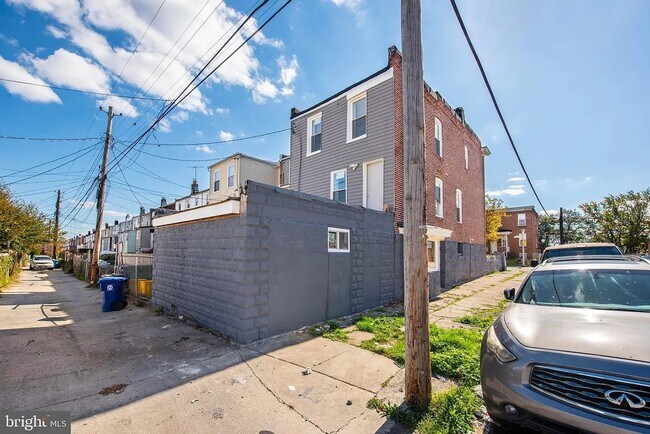 Building Photo - 3300 Ravenwood Ave