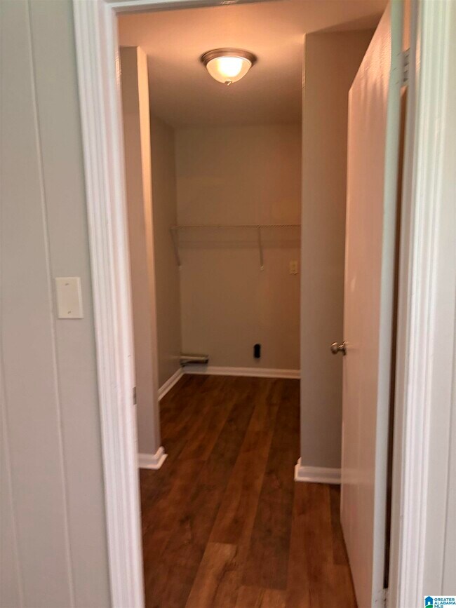 Building Photo - 933 Garrett Dr