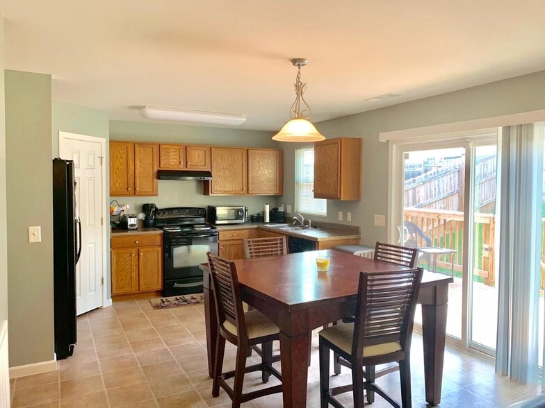 Kitchen - 5082 Cobblestone Creek Dr