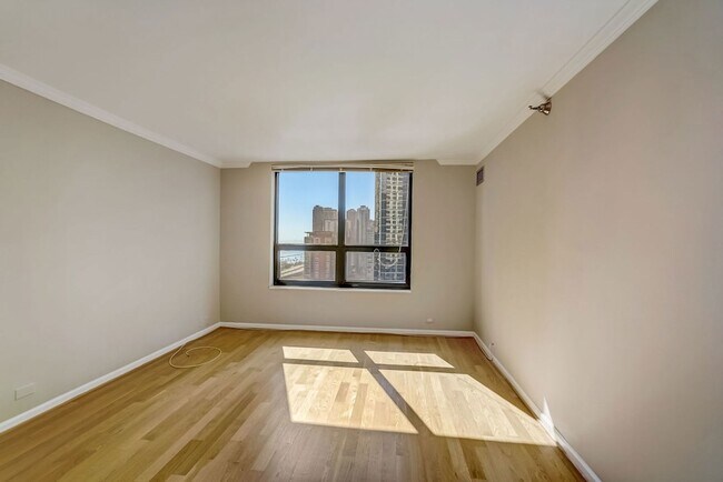 Building Photo - 401 E Ontario St
