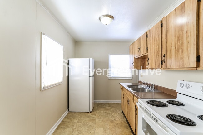 Building Photo - 885 S Ashburton Rd