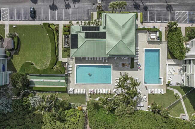 Building Photo - 9940 S Ocean Dr