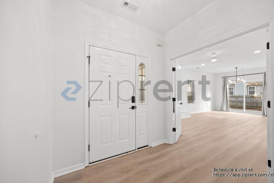 Building Photo - 952 Heathland Dr